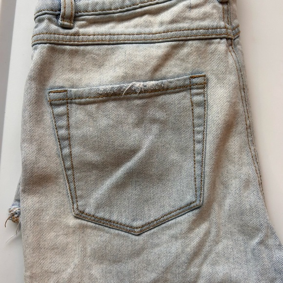 Bullhead Light Blue Denim Mom Shorts - Picture 4 of 4